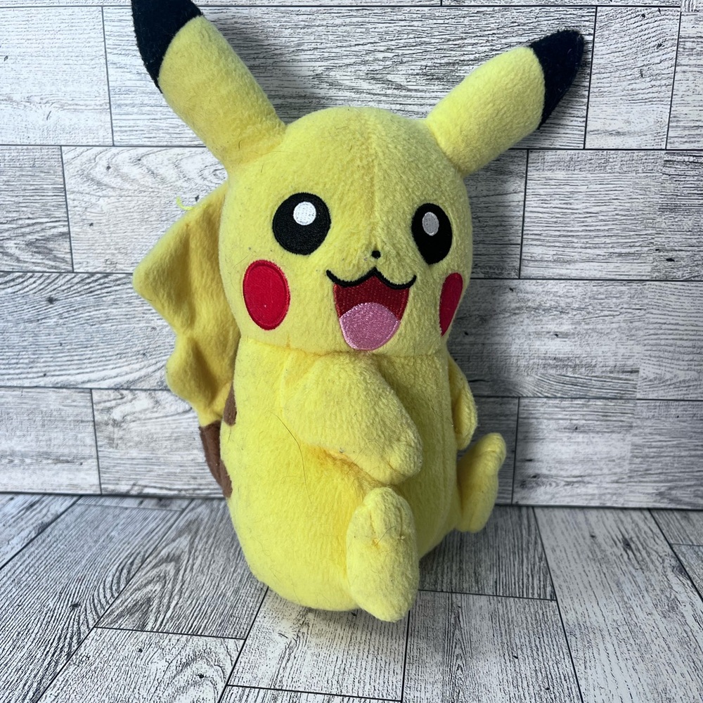 2017 Tomy Pokemon Yellow Pikachu Plush Toy with Red Cheeks